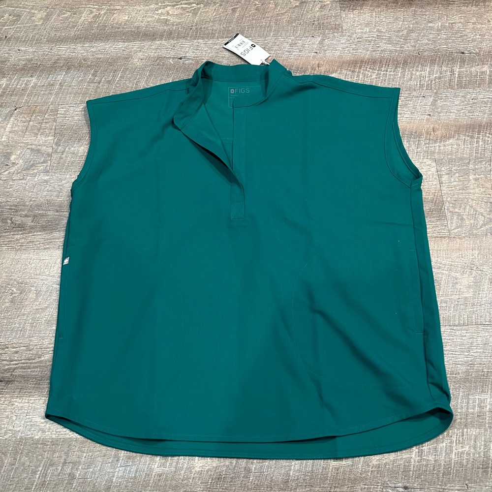 NWT Figs Rafaela scrub top in hunter green